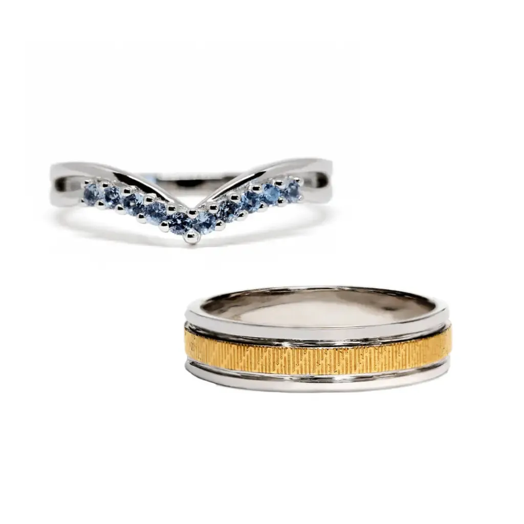 Kelly Blue Lab-Grown Sapphire V Shaped and Art Carved Duo Tone Wedding Rings in 18K gold