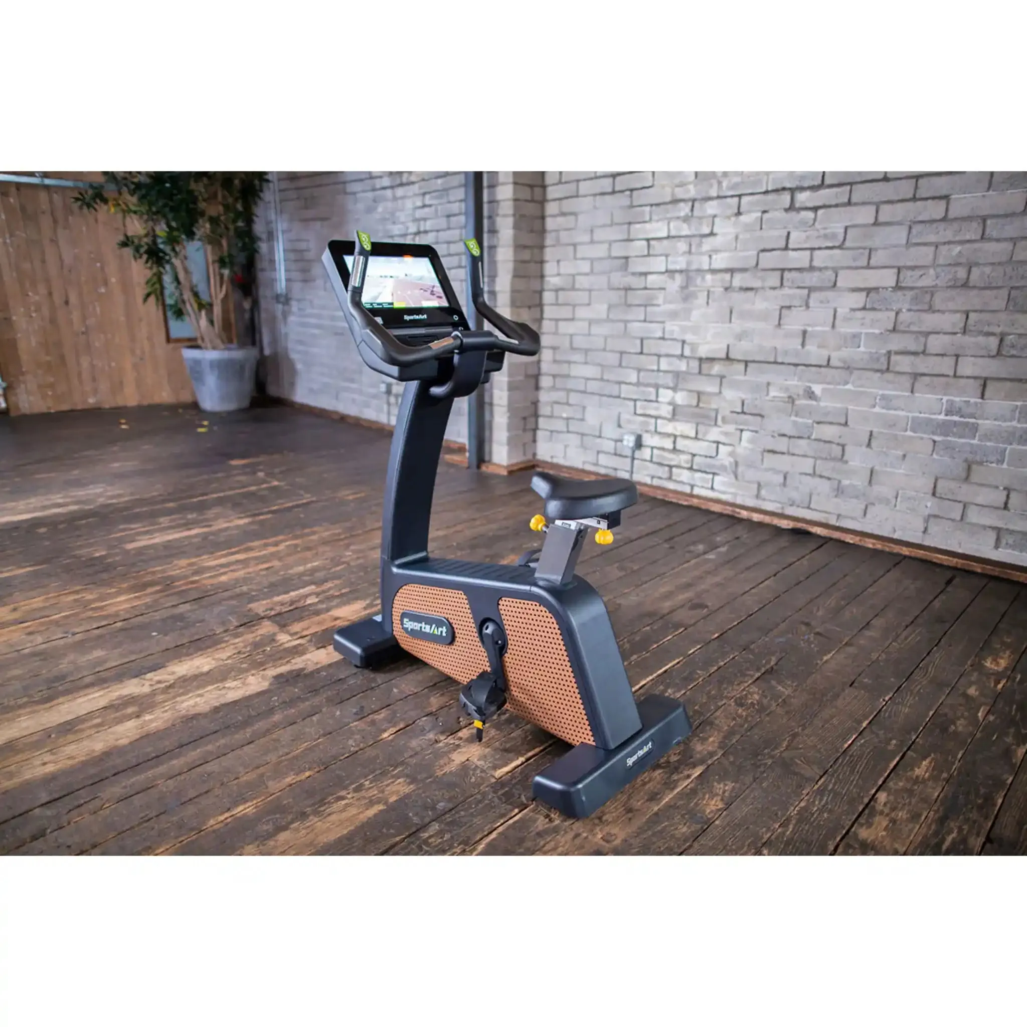 SportsArt C576U Status Senza Upright Bike | 16 in